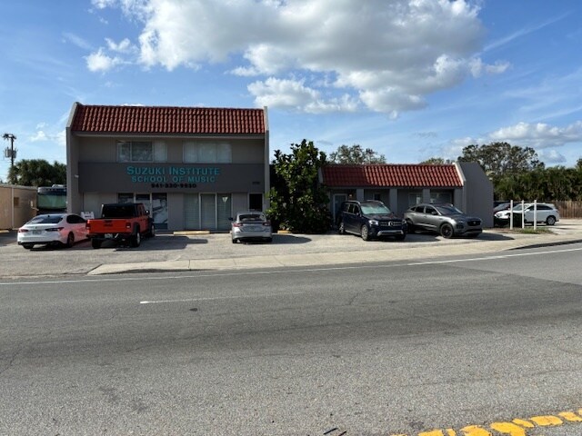 More Photos Of 3112 Southgate Cir, Sarasota General Retail For Sale