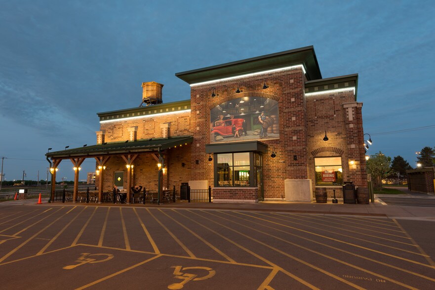More Photos Of 8450 Hudson Rd, Woodbury Restaurant For Sale
