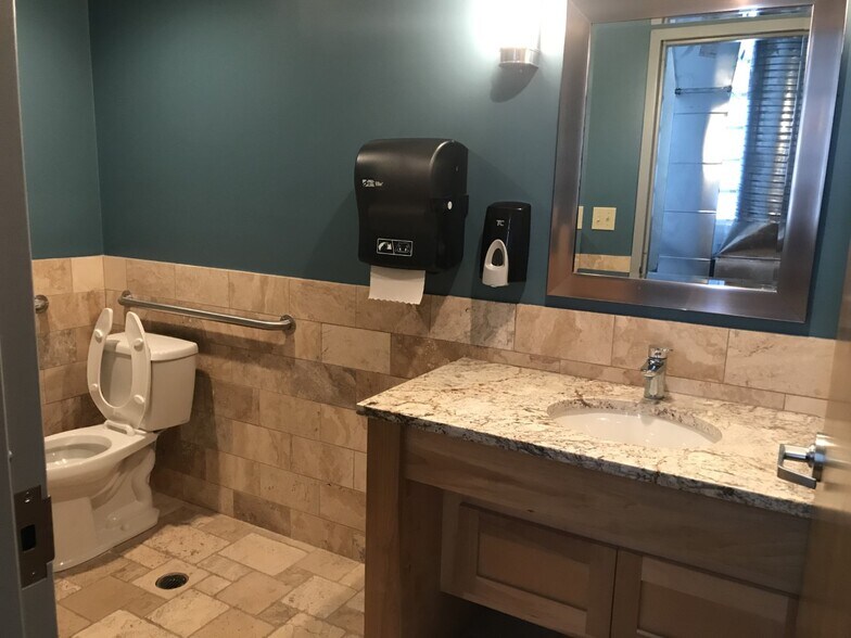 More Photos Of 1708 Baltimore Ave, Kansas City Office For Lease