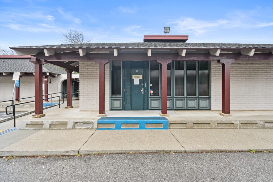 Primary Photo Of 860 E Remington Dr, Sunnyvale Medical For Lease