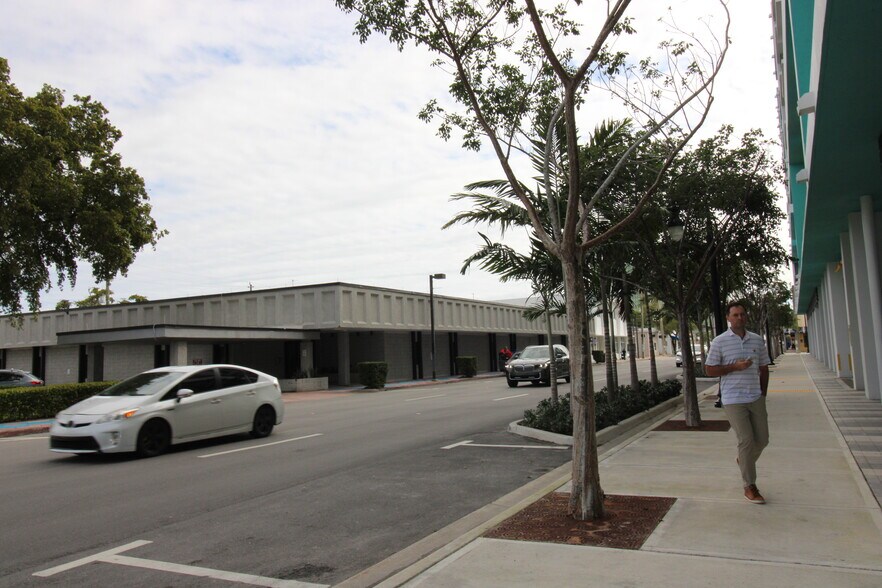 More Photos Of 2021 Tyler St, Hollywood Office For Lease