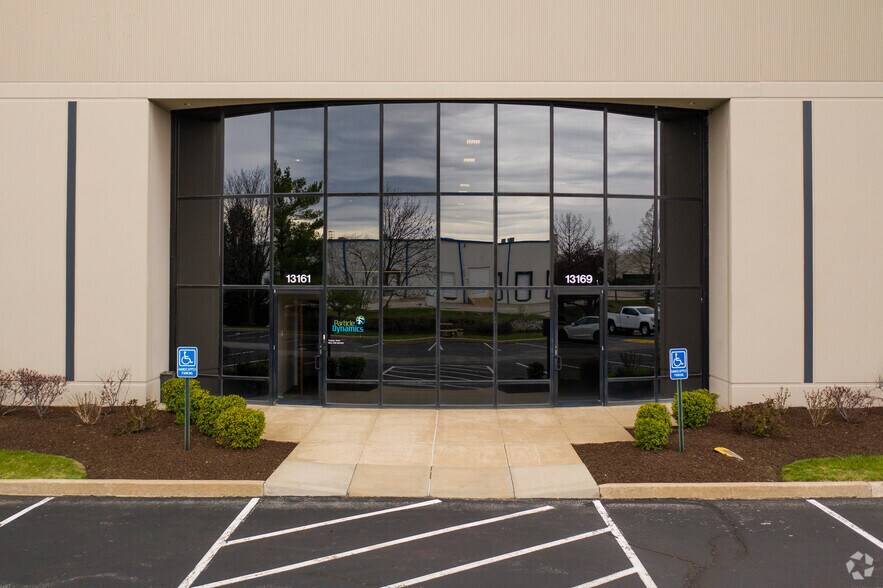 More Photos Of 13145-13185 Lakefront Dr, Earth City Warehouse For Lease