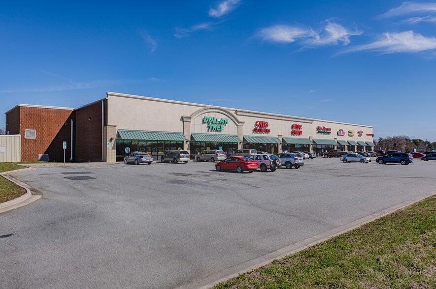 More Photos Of 131 Commerce Ln, Mayodan Storefront For Lease