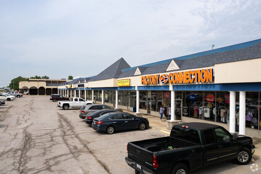 More Photos Of 5701-5777 Godfrey Rd, Godfrey Storefront For Lease