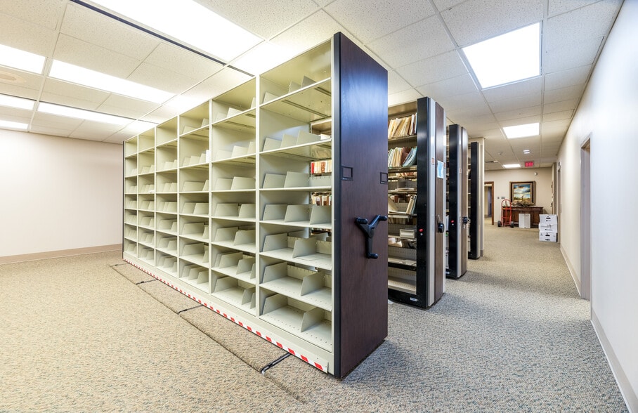 More Photos Of 208 E Houston St, Beeville Office For Sale