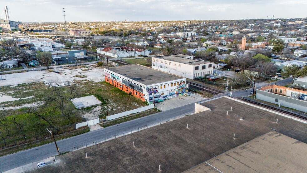 More Photos Of 533 Delaware St, San Antonio Industrial For Sale