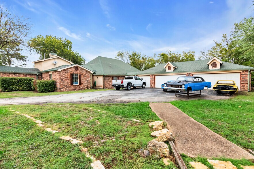 More Photos Of 4116 Keller Hicks Rd, Fort Worth Light Distribution For Sale