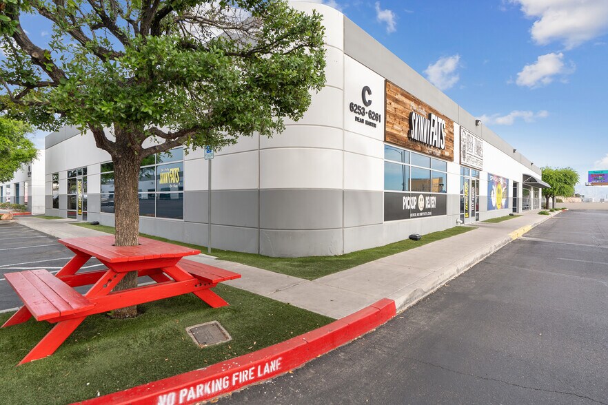 More Photos Of 6263-6281 Dean Martin Dr, Las Vegas Showroom For Lease