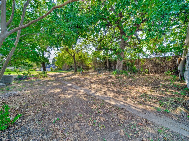 More Photos Of 1201 S Wildwood Dr, Irving Office For Sale