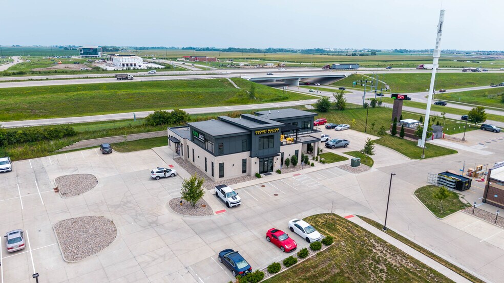 More Photos Of 3607 NE Otterview Cir, Ankeny Office For Sale