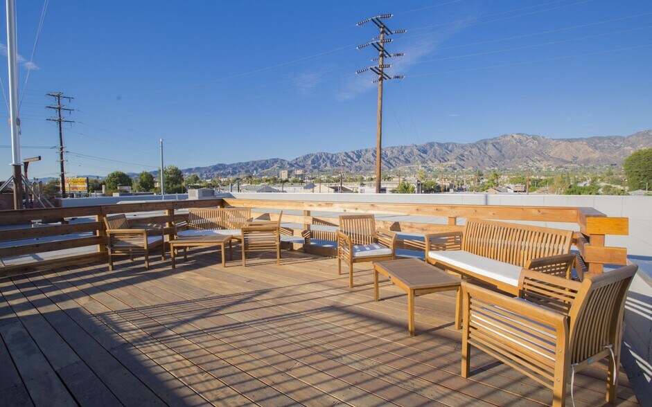 More Photos Of 1001 S Victory Blvd, Burbank Warehouse For Lease