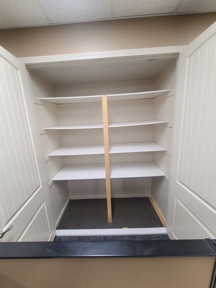 More Photos Of 2360 N Nevada Ave, Minneapolis Warehouse For Sale