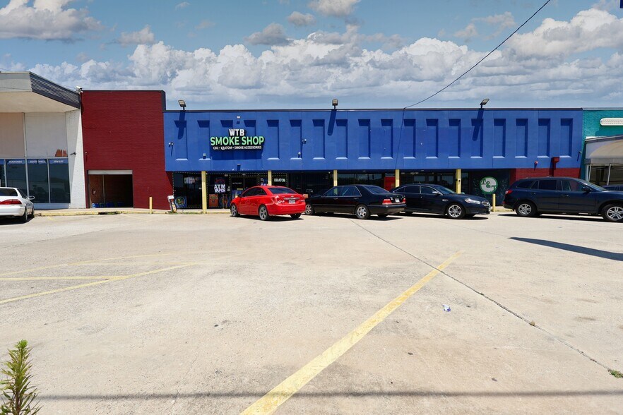 More Photos Of 312 E Main St, Grand Prairie Showroom For Lease