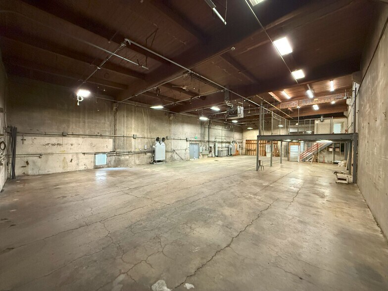 More Photos Of 250 Queen Ave SW, Albany Warehouse For Sale