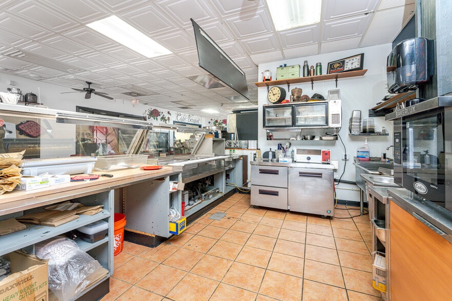More Photos Of 23064 Harbor View Rd, Port Charlotte Warehouse For Sale