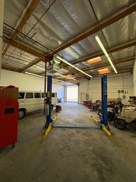 More Photos Of 2346 E University Dr, Phoenix Warehouse For Sale