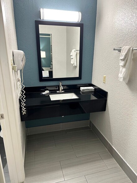 More Photos Of 7603 N Navarro St, Victoria Hotel For Sale