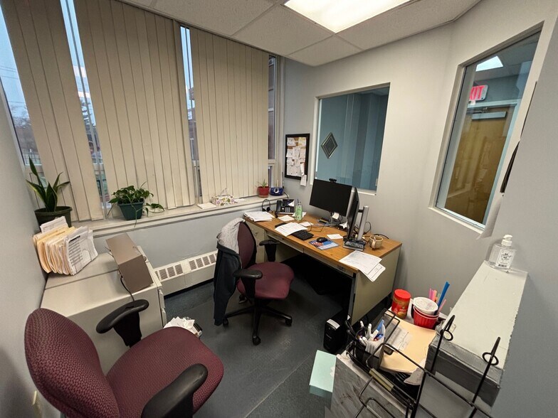 More Photos Of 1654 King St, Enfield Office For Lease