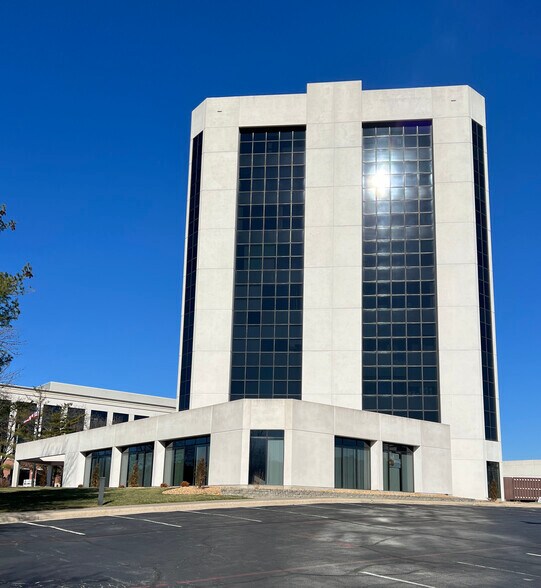 More Photos Of 300 John Q. Hammons Pky, Springfield Office For Lease