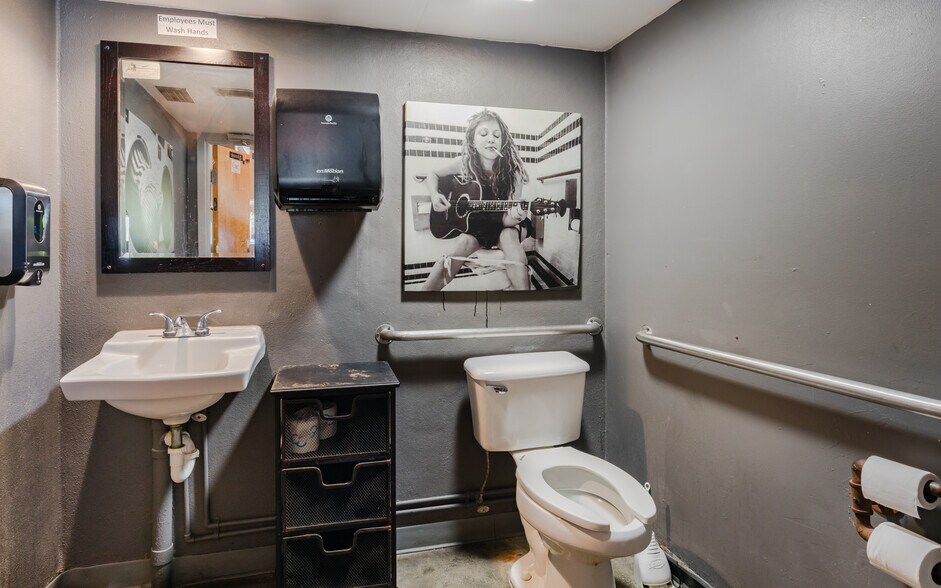 More Photos Of 837 SE 47th Ter, Cape Coral Restaurant For Sale