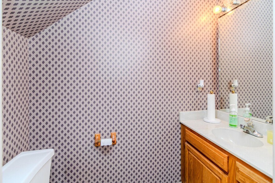 More Photos Of 100-102 Consumer Ln, Frankfort Office For Sale