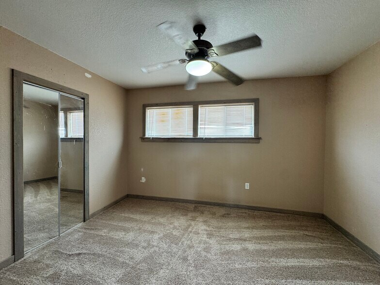 More Photos Of 1550 Missouri Valley Rd, Riverton Restaurant For Sale