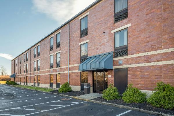 More Photos Of 17550 Rosbough Blvd, Middleburg Heights Hotel For Sale