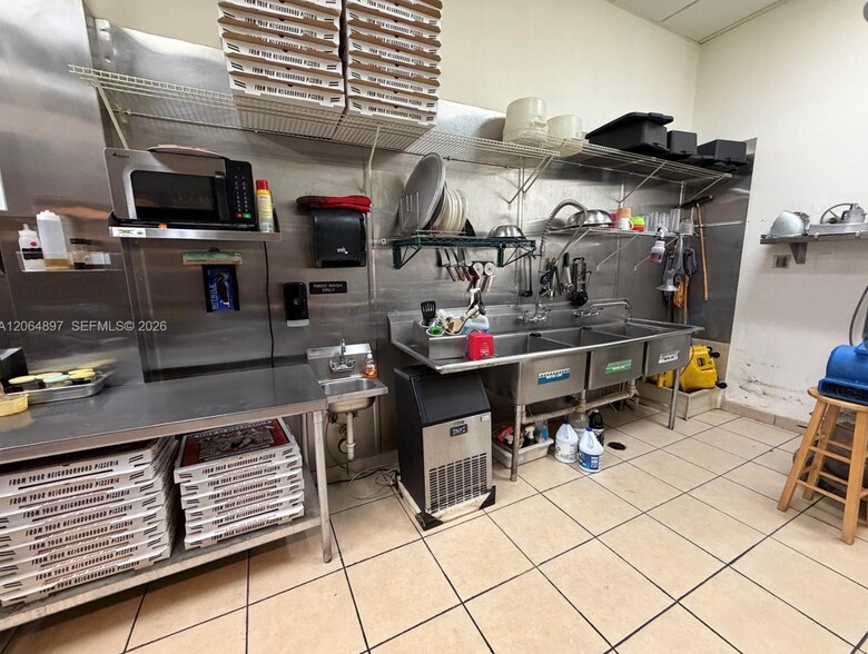 More Photos Of 10834-10880 SW 104th St, Miami General Retail For Lease