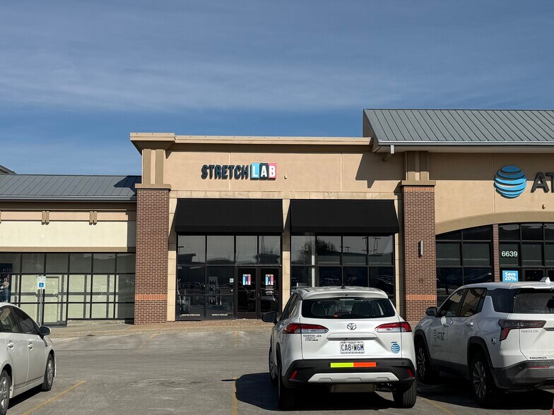 More Photos Of 6615-6655 W 135th St, Overland Park Freestanding For Lease