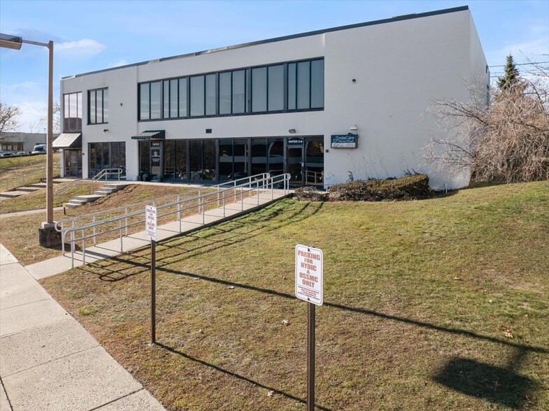 More Photos Of 2 Forest Ave, Paramus Medical For Lease