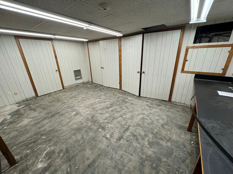 More Photos Of 132 Main St, Southington Bank For Lease