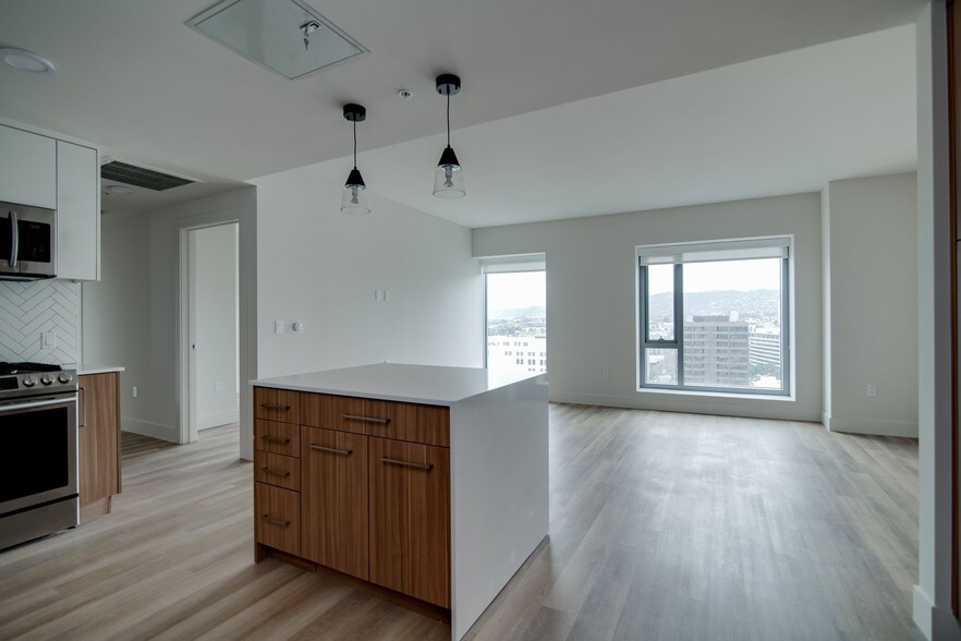 More Photos Of 1640 Broadway, Oakland Apartments For Lease