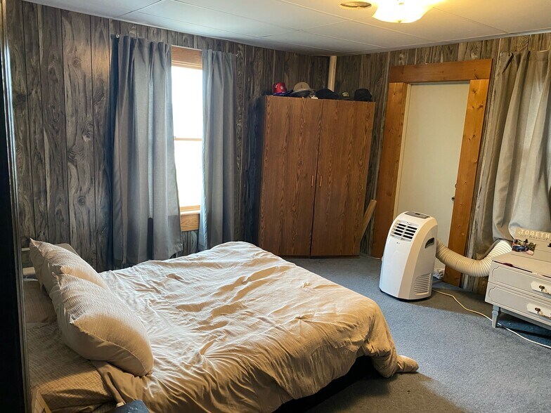 More Photos Of 102 N Main St, Albany Restaurant For Sale