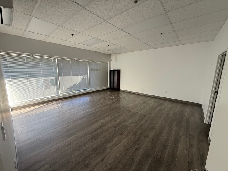 More Photos Of 8929 Oso Ave, Chatsworth Manufacturing For Lease