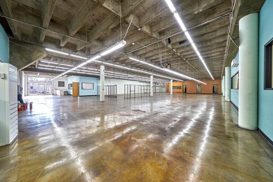 More Photos Of 519 E Washington Blvd, Los Angeles Warehouse For Lease