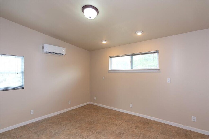 More Photos Of 30303 Ranch Road 12, Dripping Springs Office For Lease