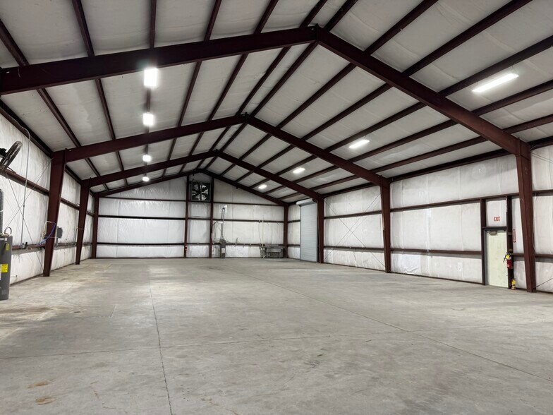 More Photos Of 6553 Lakes Industrial Pky, Lake Park Warehouse For Sale