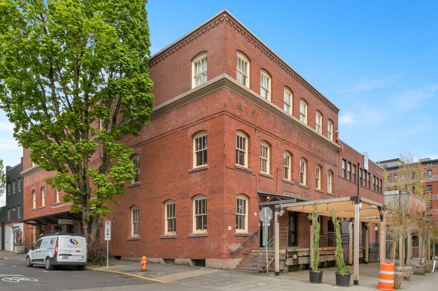 More Photos Of 1325 NW Flanders St, Portland Office For Sale