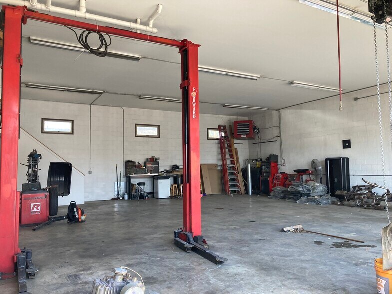 More Photos Of 905 Dundalk Ave, Baltimore Auto Dealership For Sale