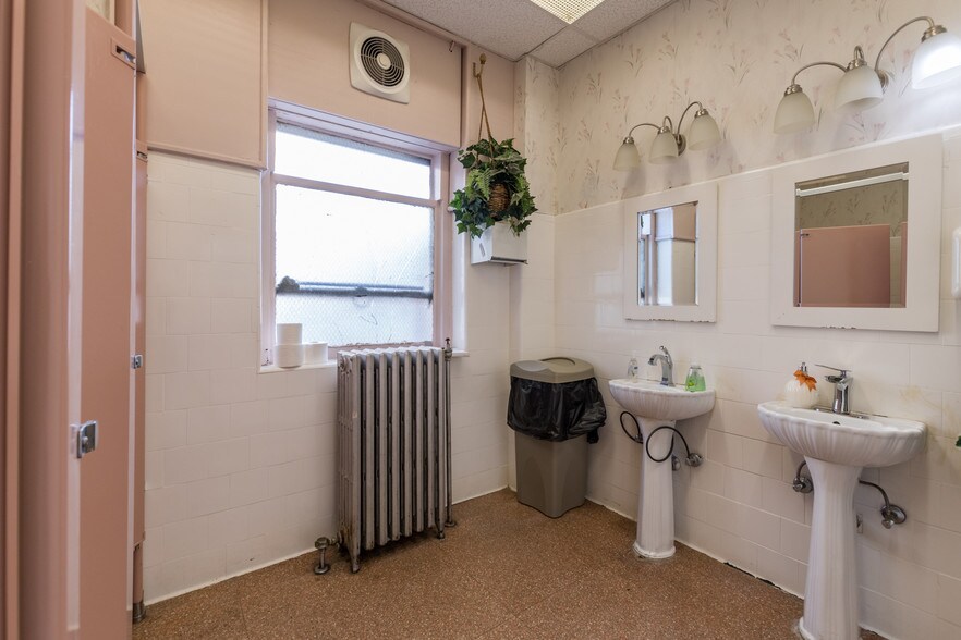 More Photos Of 166-170 Jericho Tpke, Floral Park Loft Creative Space For Lease