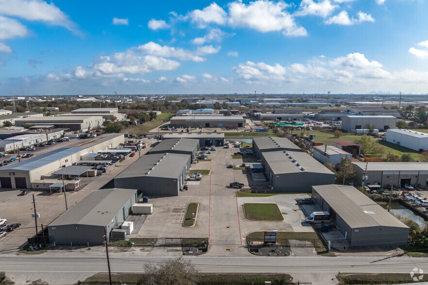 More Photos Of 5850 Cunningham Rd, Houston Unknown For Lease