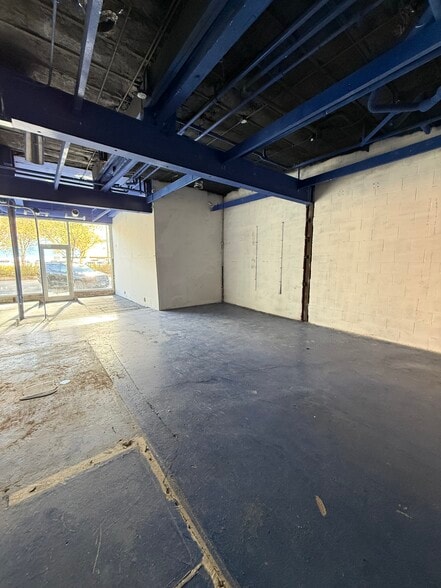 More Photos Of 1111 W Randolph St, Chicago Storefront Retail Residential For Lease