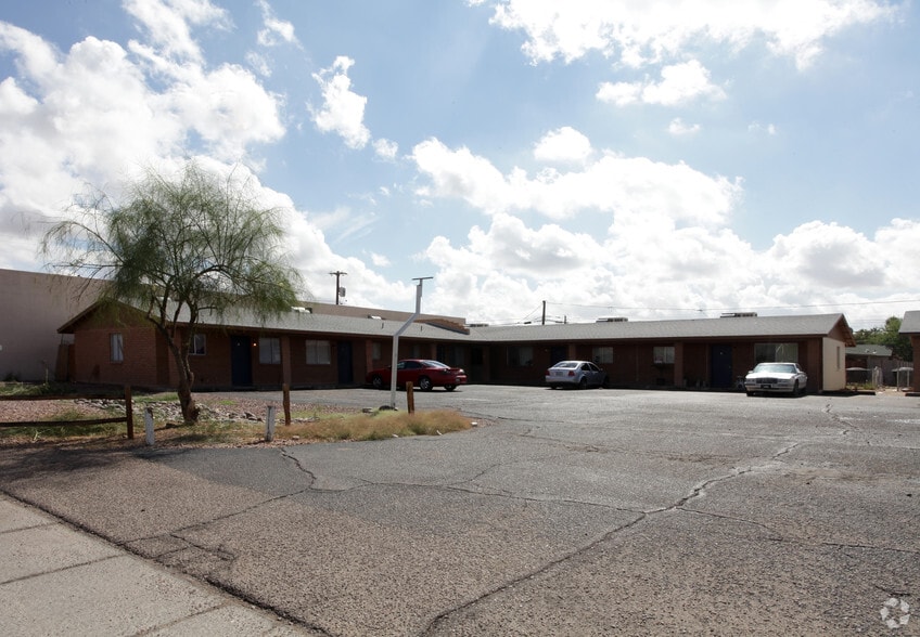Primary Photo Of 415 W 10th St, Casa Grande Apartments For Sale