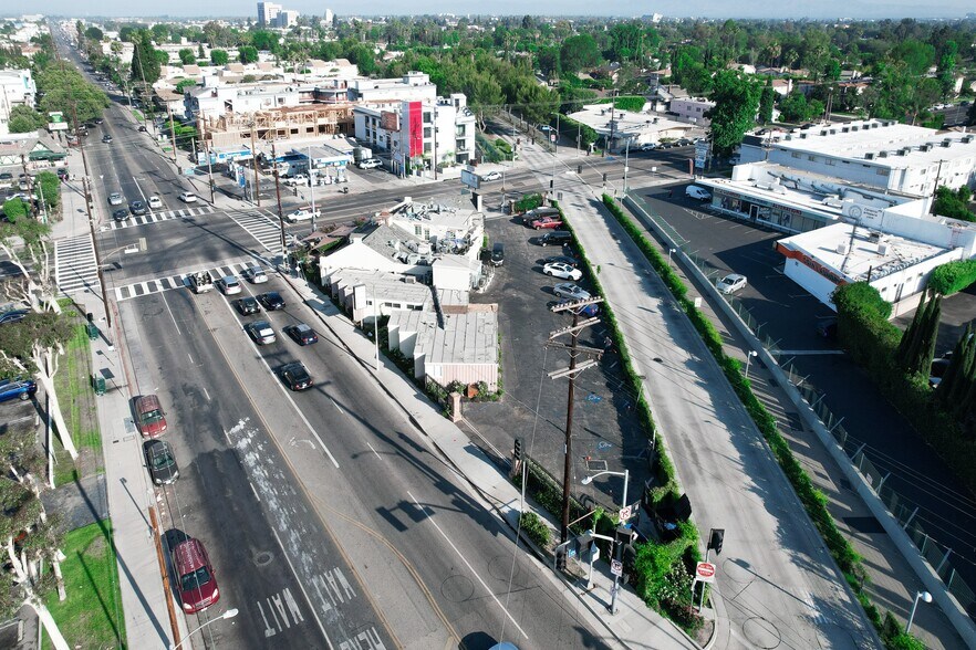 More Photos Of 6000 Woodman Ave, Van Nuys Storefront Retail Office For Lease