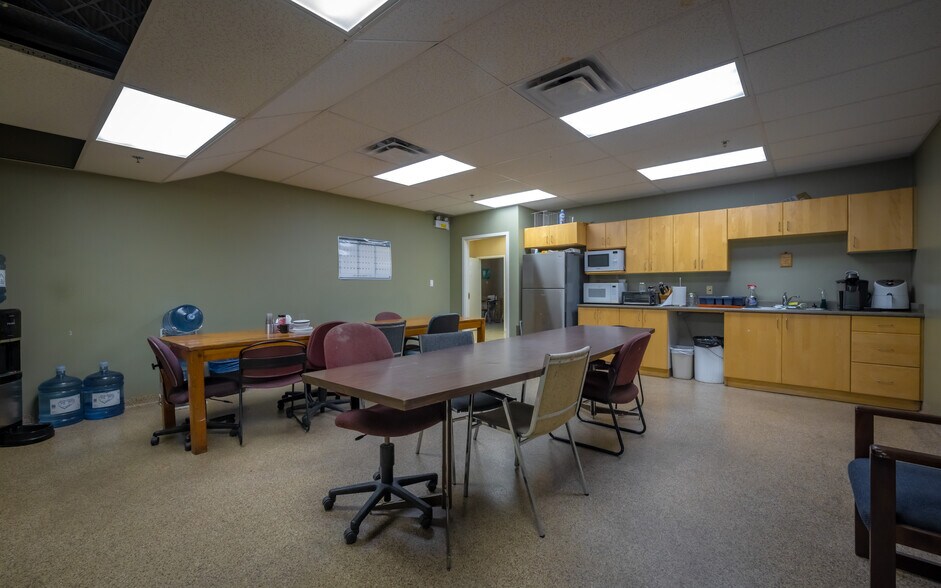 More Photos Of 29781 Fraser Hwy, Abbotsford Warehouse For Lease