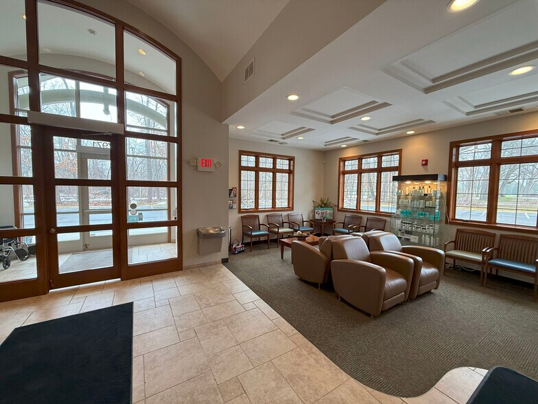 More Photos Of 7971 Moorsbridge Rd, Portage Medical For Lease