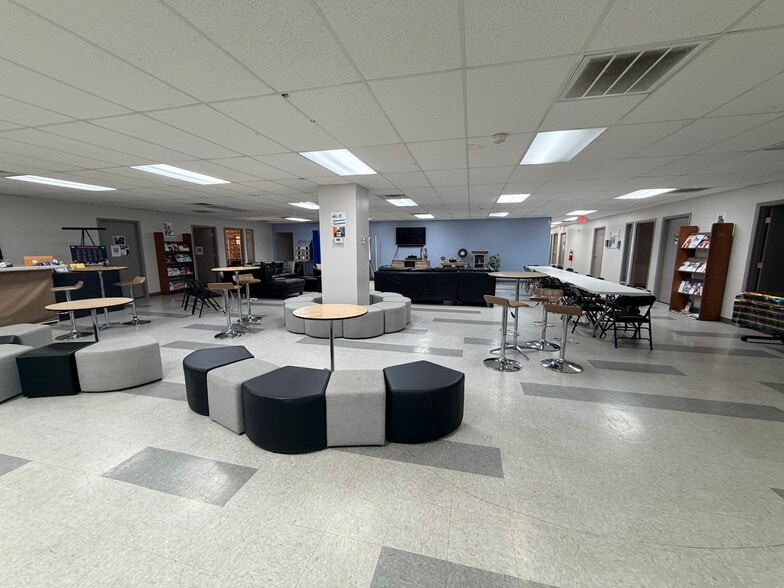 More Photos Of 442 Metroplex Dr, Nashville Office For Sale