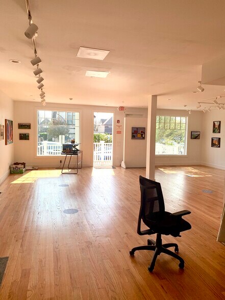 More Photos Of 87 S Euclid Ave, Montauk Freestanding For Lease
