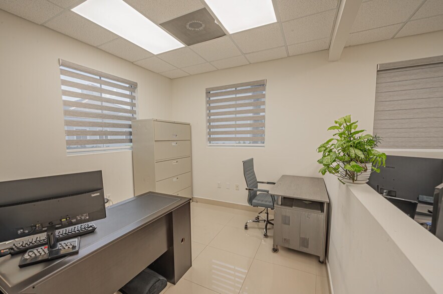 More Photos Of 20810-20818 W Dixie Hwy, Miami Medical For Sale