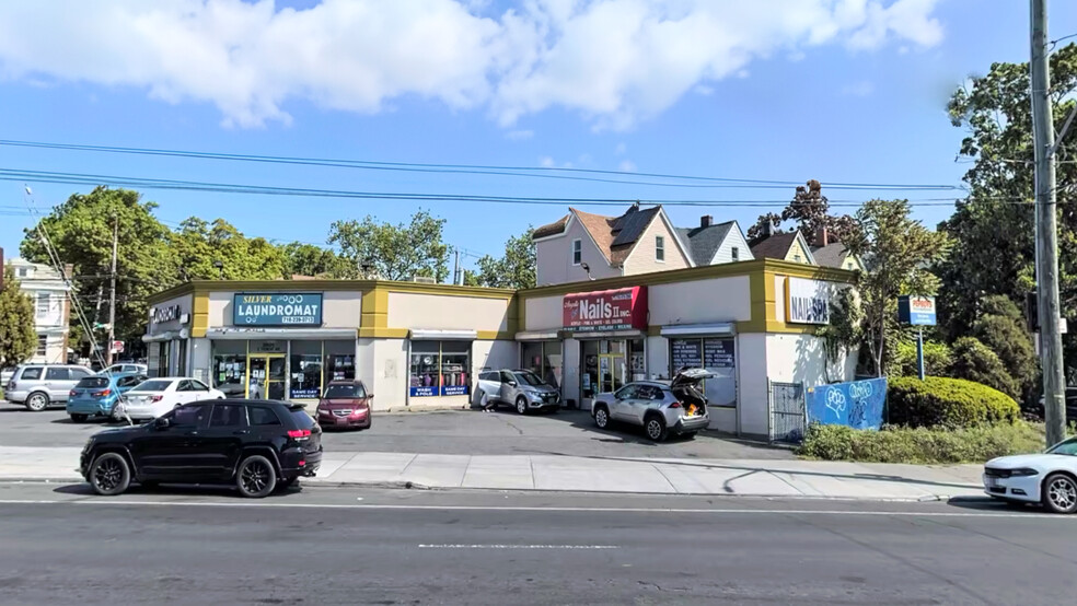 Primary Photo Of 2601 E Tremont Ave, Bronx Freestanding For Lease